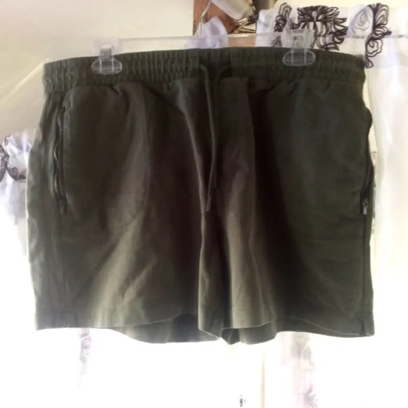 Athelic works short size (16-18).    ( Box DD ) - Picture 1 of 3